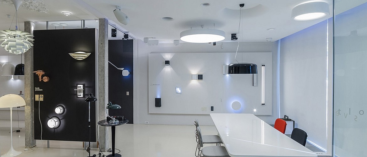 strle-svetila-prodajni-salon-bezigrad-1